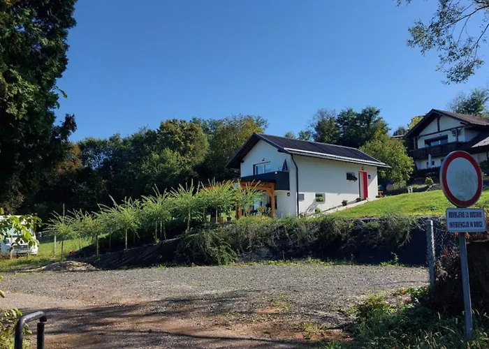 Apartma Ob Jezeru شقة