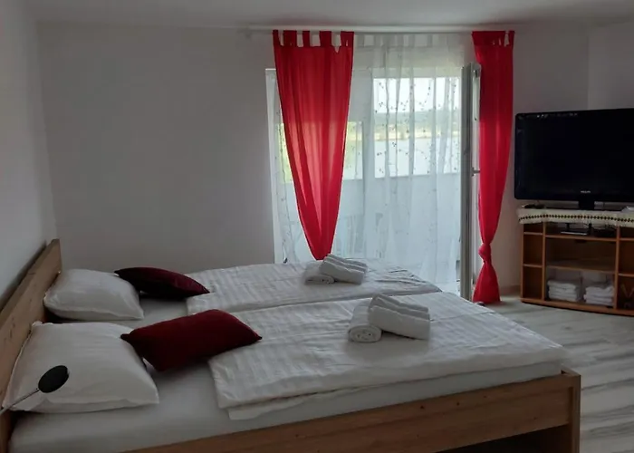 Apartma Ob Jezeru شقة