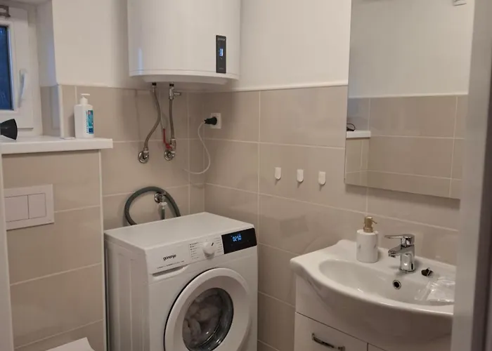 شقة Apartma Ob Jezeru